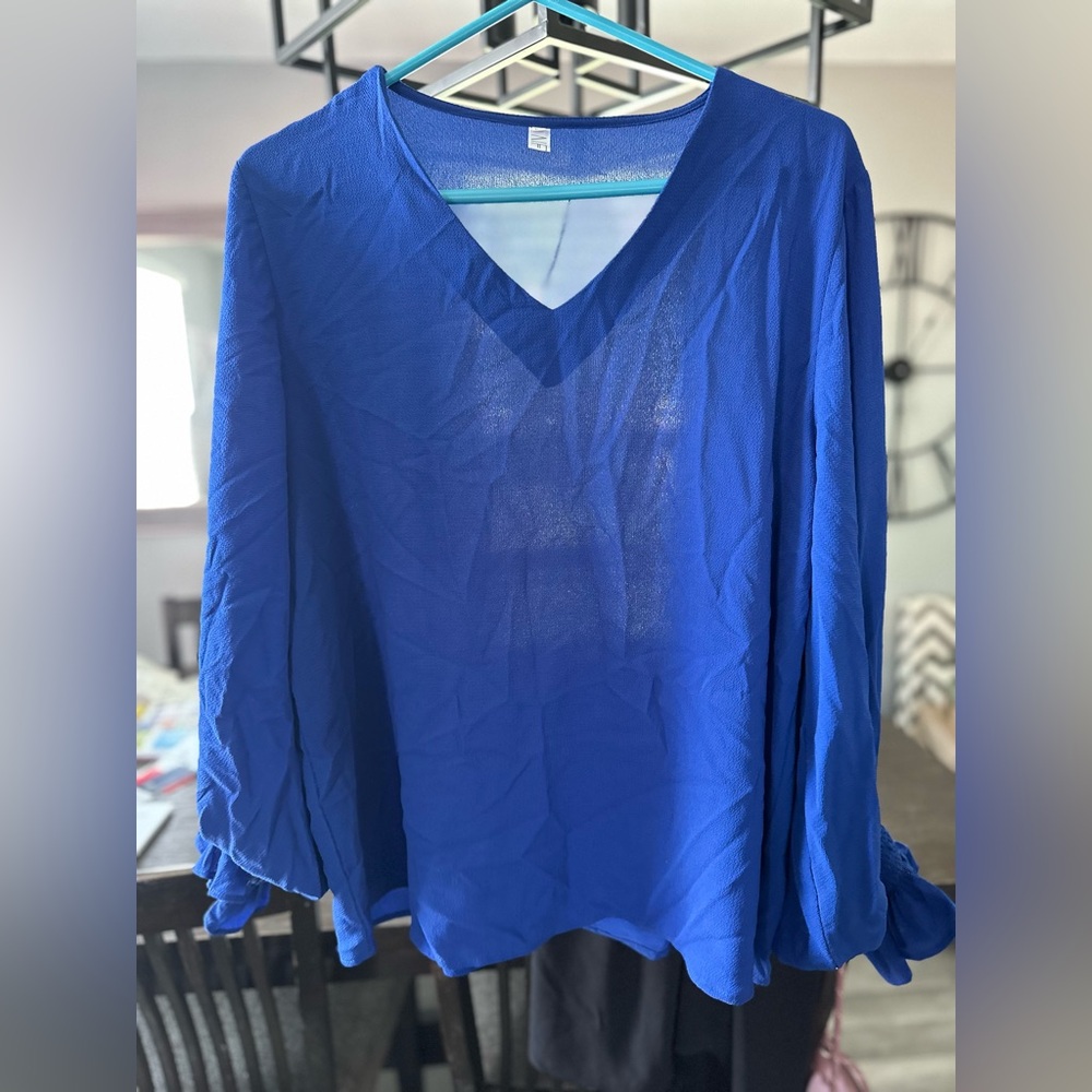Women’s dress blouse. Size XL.